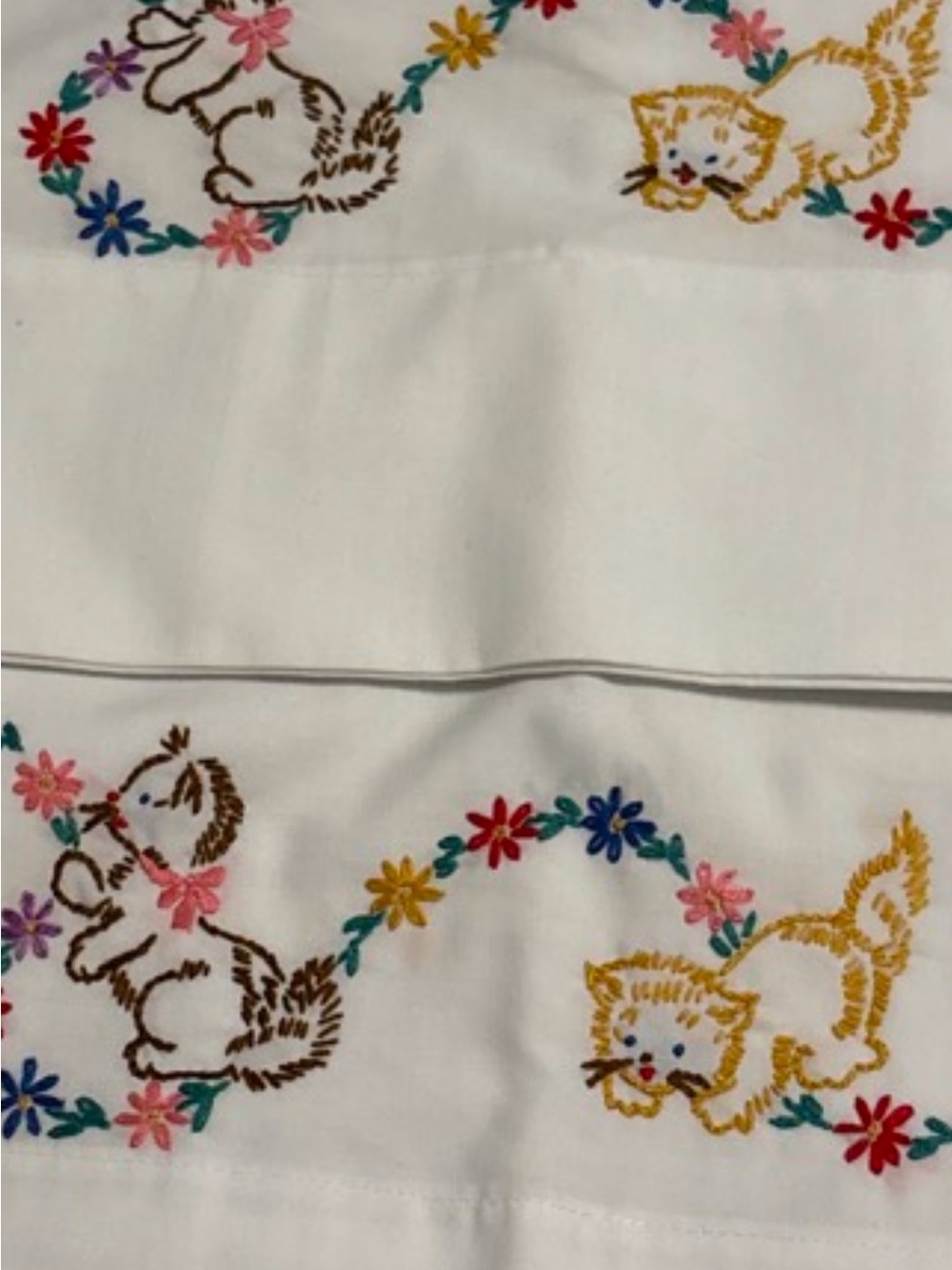 Vintage Pair Hand Embroidered White Pillowcases Orange Flower
Vine 3 Kittens - Picture 8 of 14
